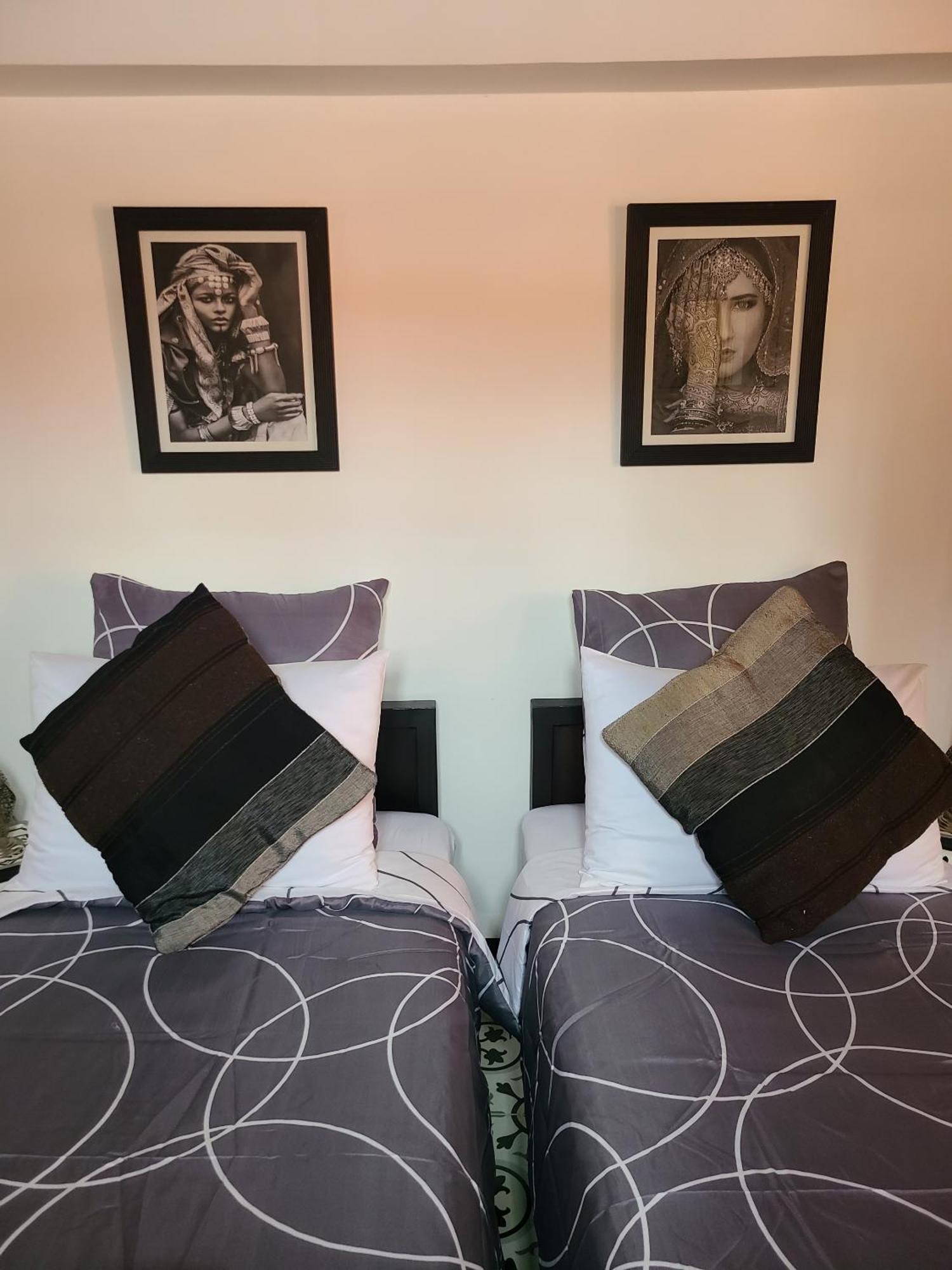 Chambre Double ou Lits Jumeaux avec Salle de Bains Privative